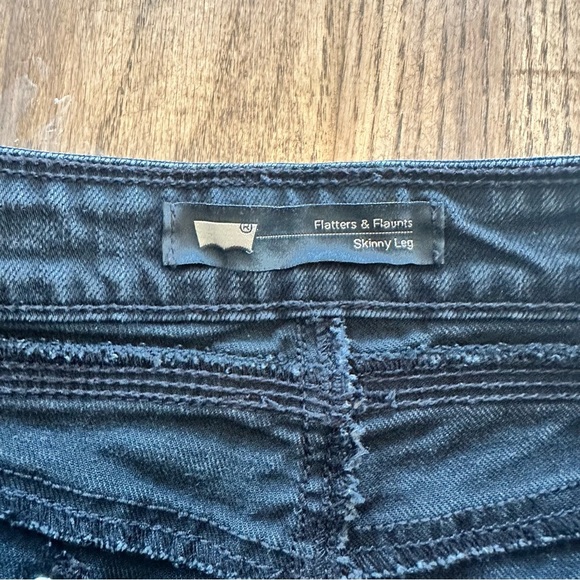 Levi’s Flatter & Flaunt Skinny Leg Black Denim Jeans Size 12 - Picture 9 of 15